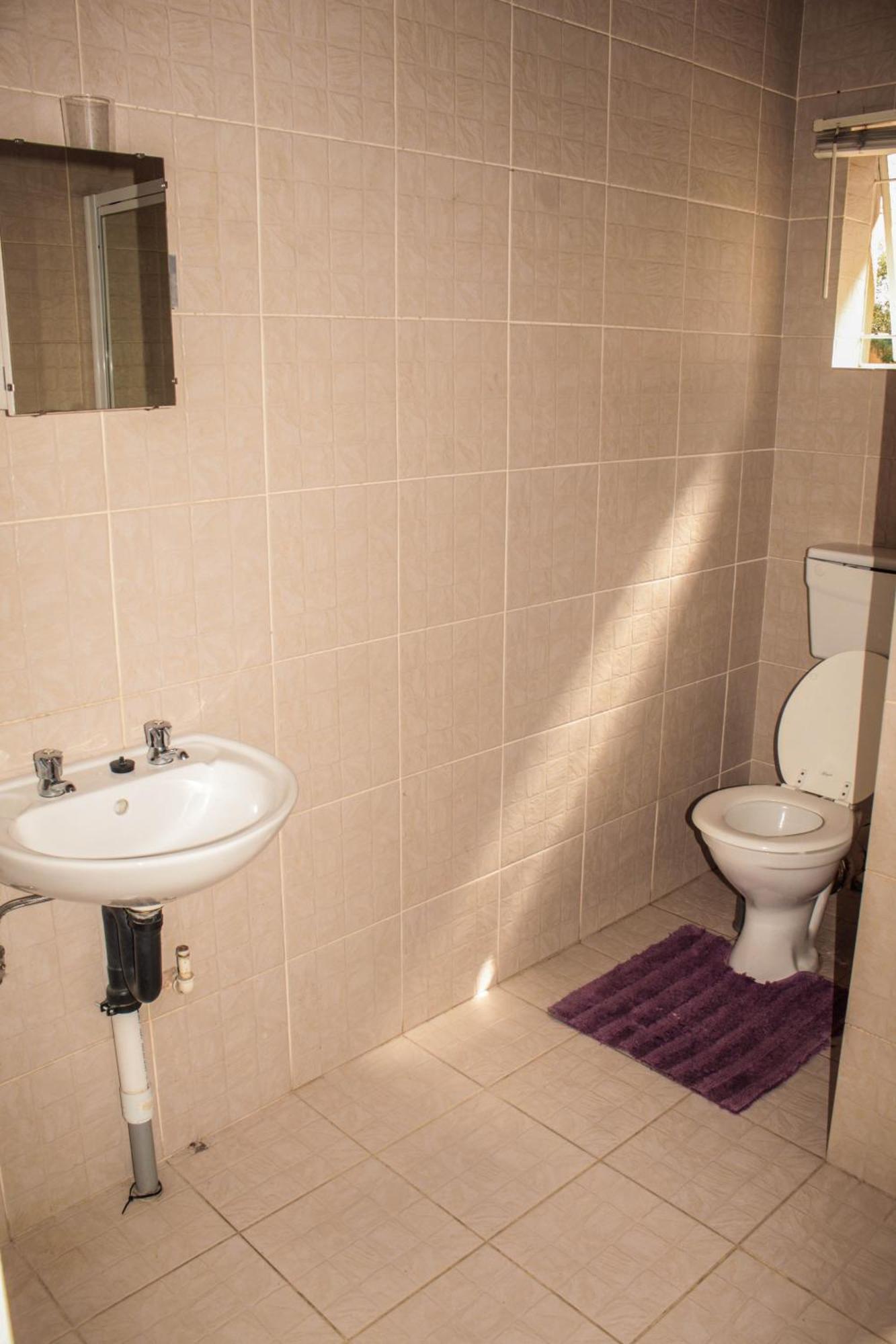Ingwenya Guest house *